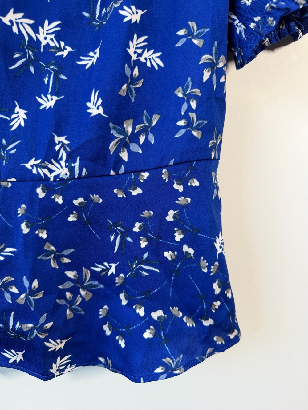 NWT Banana Republic Royal Blue Floral Blouse - Picture 6 of 7